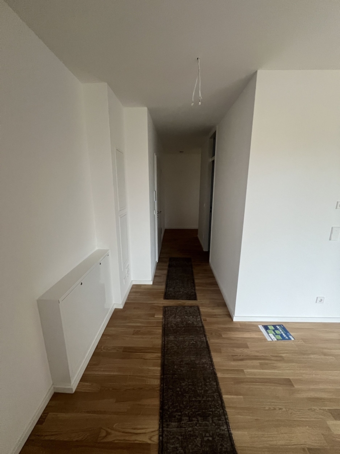 hochwertige 4-Zimmer Wohnung im Herzen der Stadt - Eingangsbereich/Flur