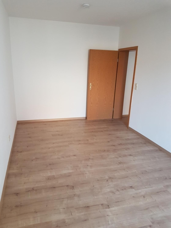 Schöne Zweiraumwohnung in Bahnhofsnähe - Zimmer 2