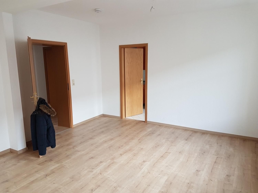 Schöne Zweiraumwohnung in Bahnhofsnähe - Zimmer 1