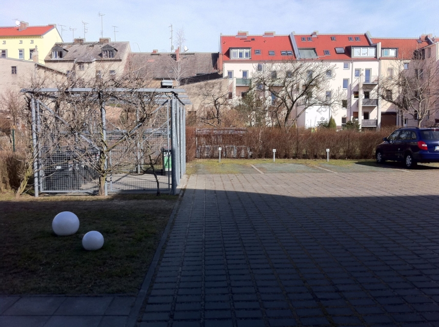 Schöne 2-Zimmer-Wohnung in Bahnhofsnähe - Hof und Stellplätze