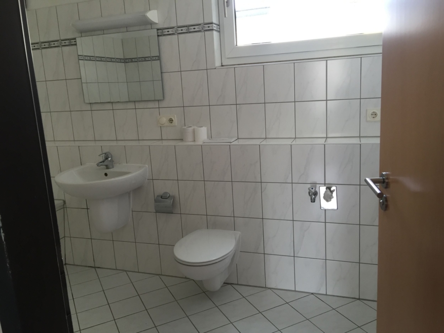 Schöne 2-Zimmer-Wohnung in Bahnhofsnähe - Badezimmer