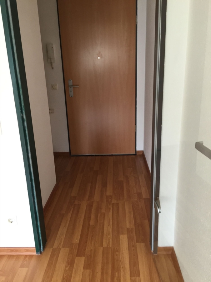 Schöne 1-Zimmer-Wohnung in Bahnhofsnähe - Flur