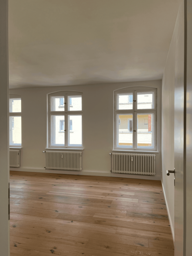 Moderne 4 - Zimmer Wohnung mit Balkon - Wohnzimmer