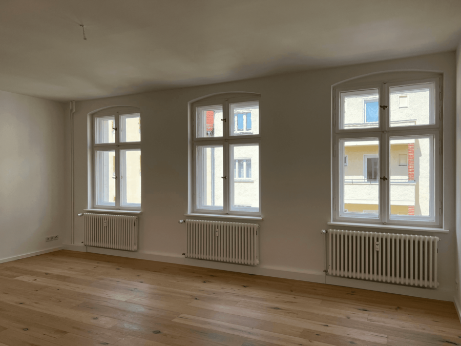 Moderne 4 - Zimmer Wohnung mit Balkon - Wohnzimmer